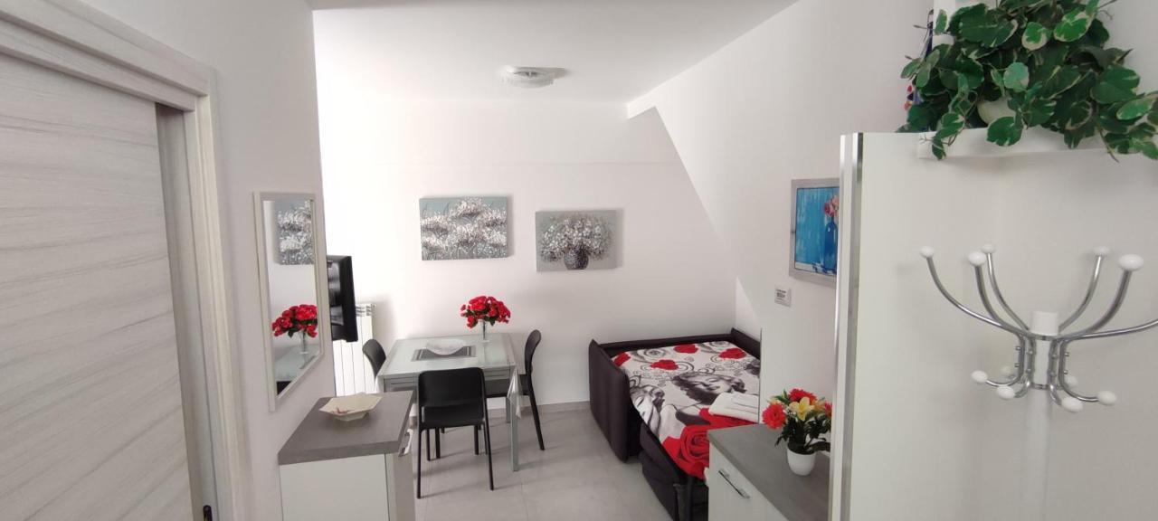 Casa Vacanze Dimora Monfalcone モンテスカリオーゾ エクステリア 写真