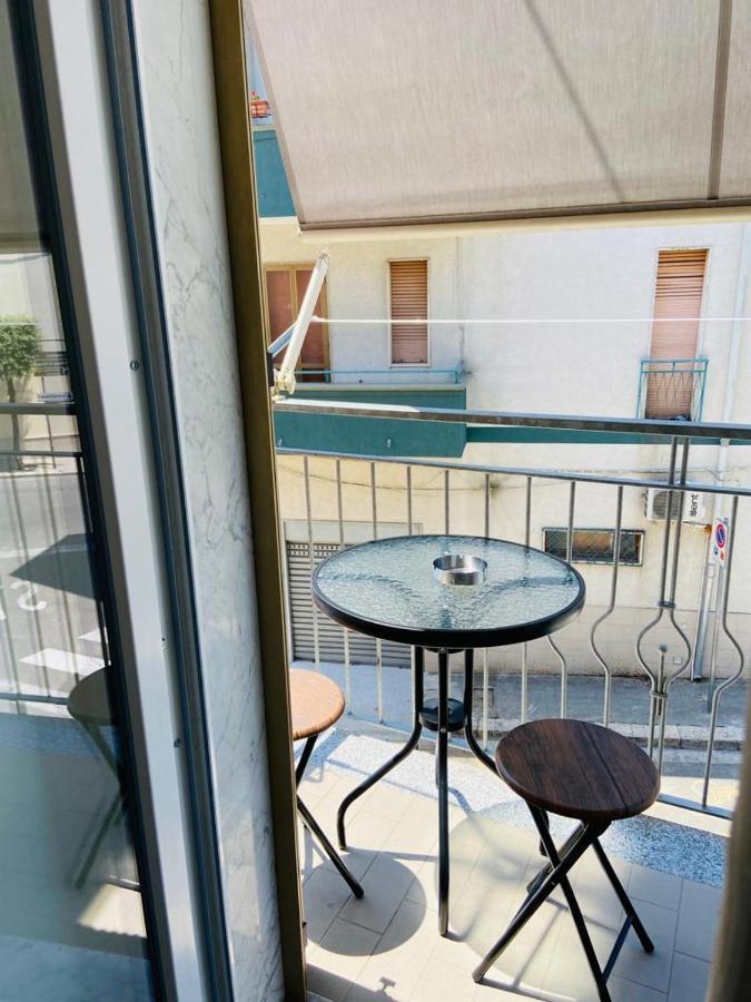 Casa Vacanze Dimora Monfalcone モンテスカリオーゾ エクステリア 写真